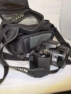 Nikon COOLPIX L110 12.1MP Bridge Camera with 15x Optical Zoom